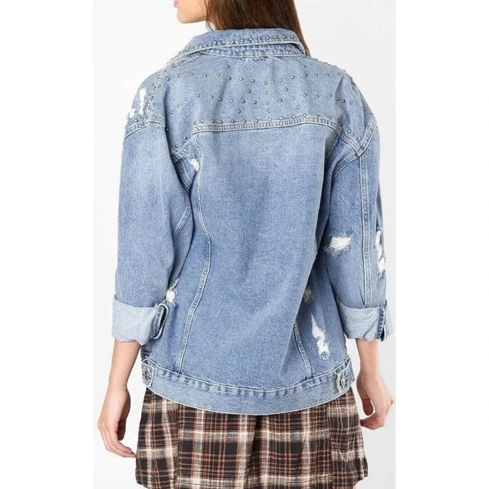 Free People Studded Denim Trucker Jacket Oversized Light Blue Destroyed Lg 148$ - Picture 5 of 14